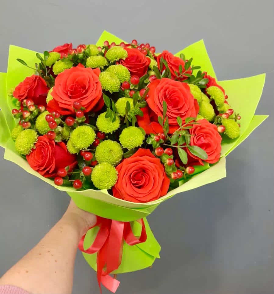 Букет цветов из: Хризантемы и Розы в Рефтинском