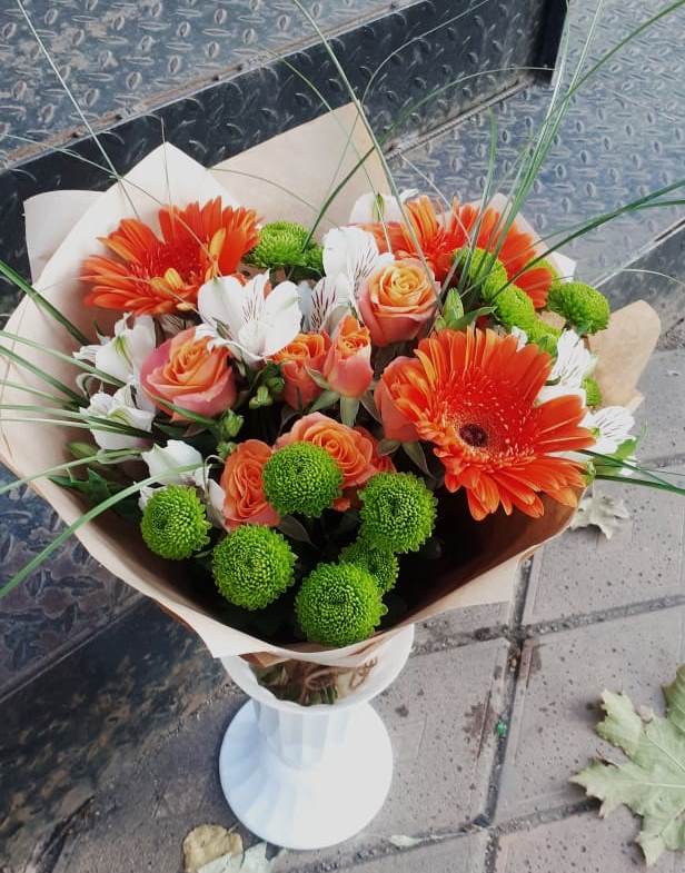 Букет цветов из: Герберы, Хризантемы, Альстромерии и Розы в Рефтинском