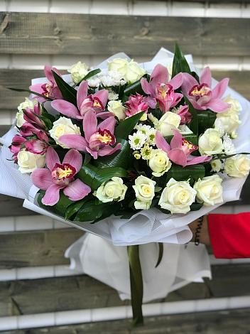 Букет цветов из: Розы и Хризантемы в Рефтинском