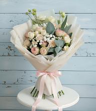 Букет цветов из:  Розы и Лизиантусы в Рефтинском