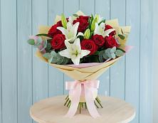 Букет цветов из:  Лилии и Розы в Рефтинском