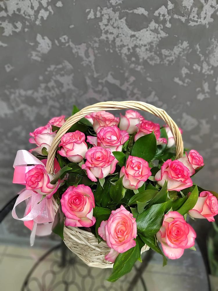 Цветочная композиция из Розы в корзине в Рефтинском