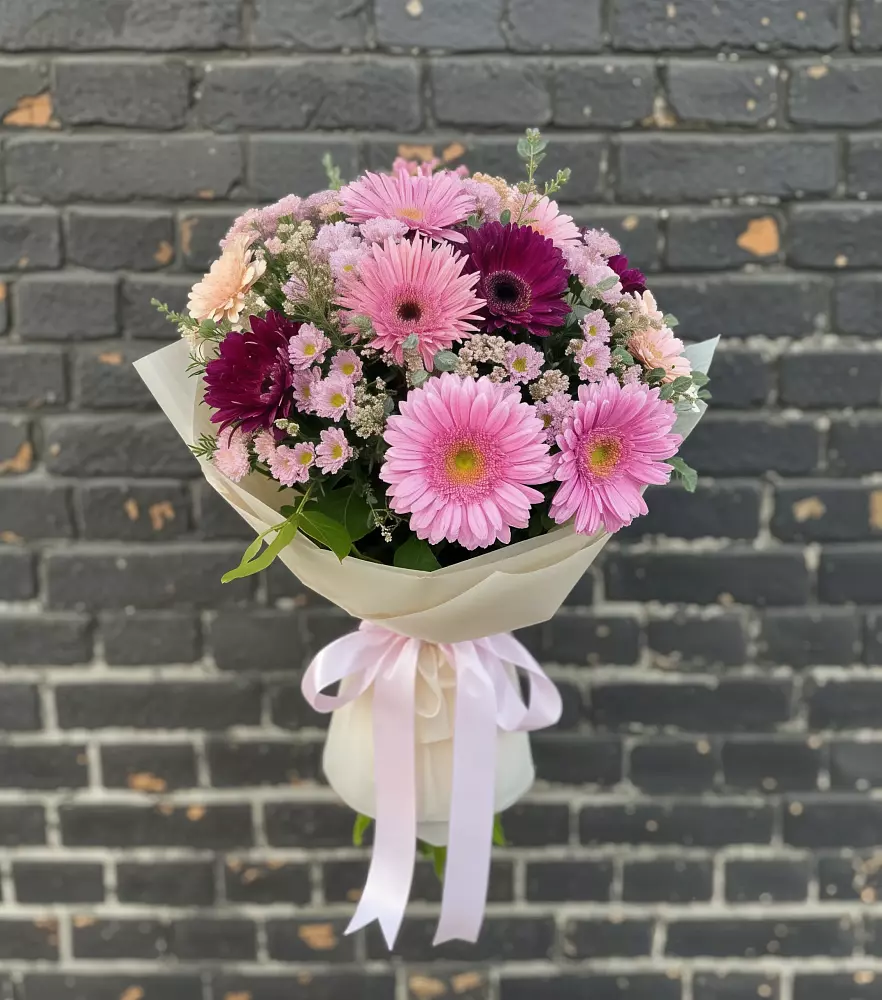 Букет цветов из: Герберы и Хризантемы в Рефтинском