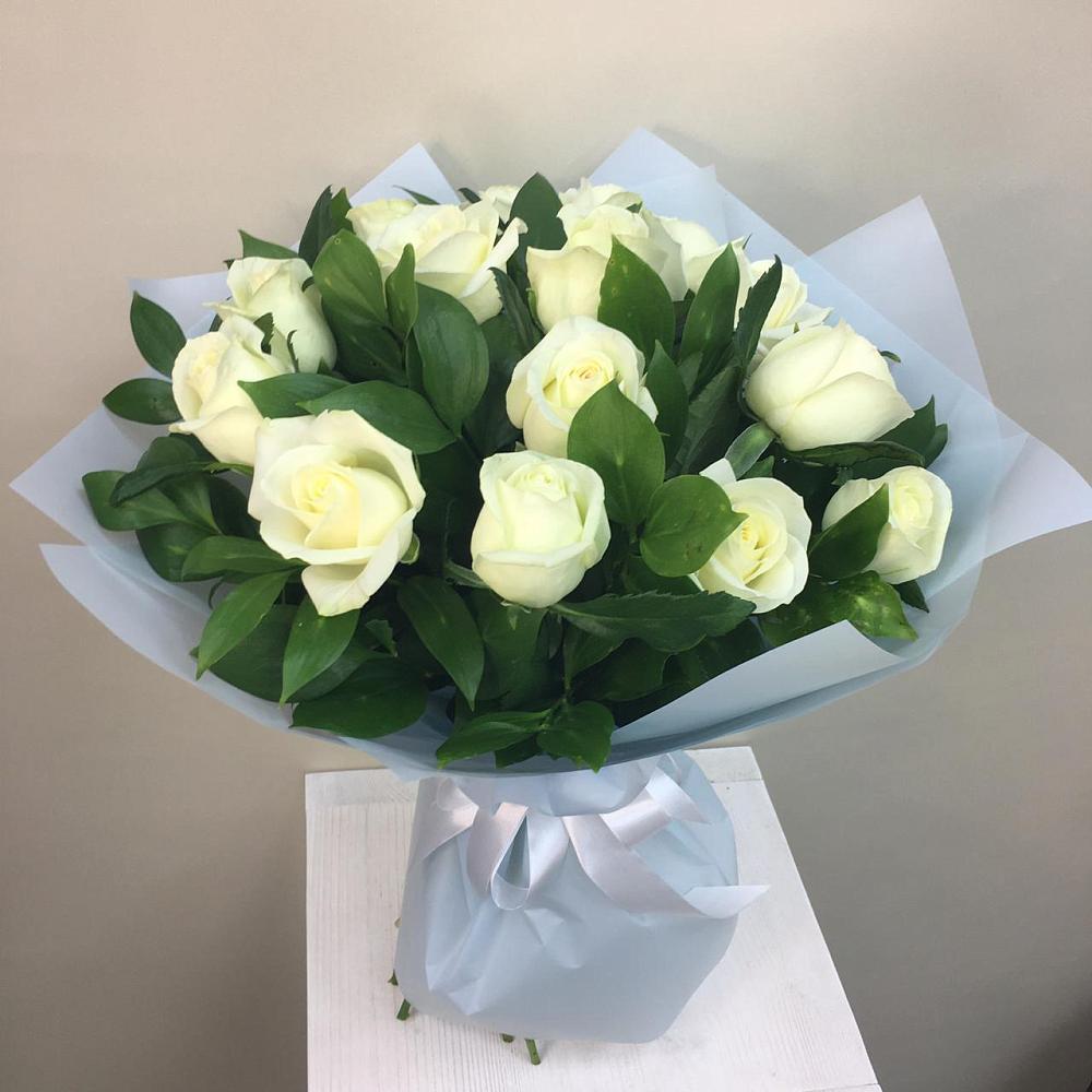 Букет 15 Белых роз Проуд в Рефтинском