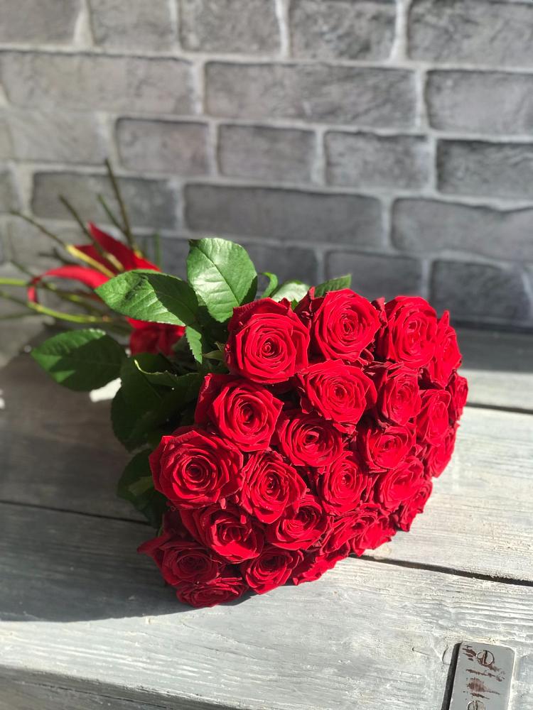 Букет Красные розы Фридом в Рефтинском