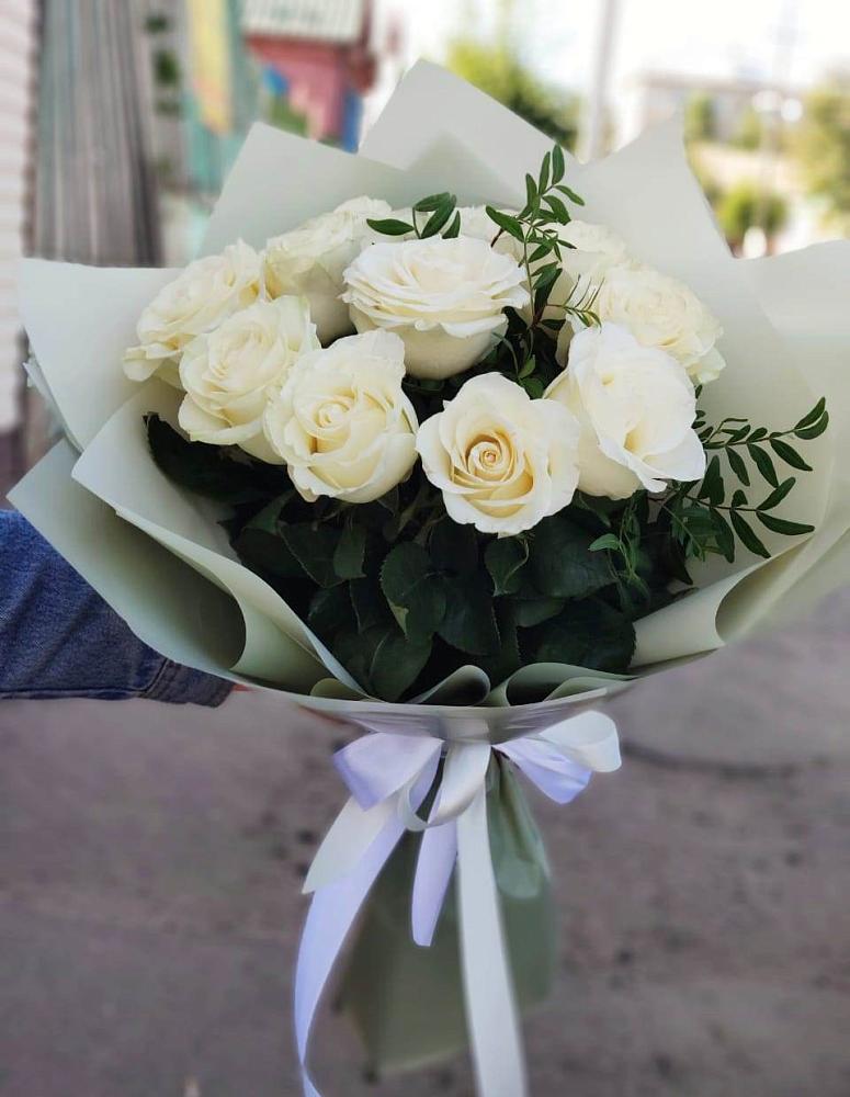 Букет Белые розы Проуд в Рефтинском