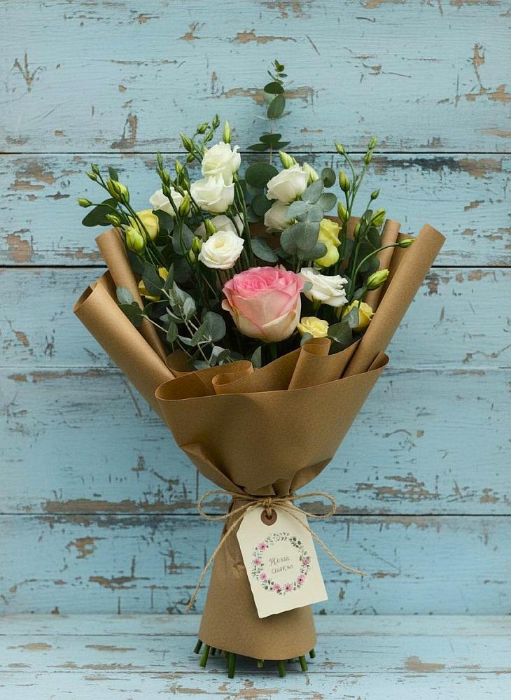 Букет цветов из: Розы и Лизиантусы в Рефтинском