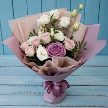 Букет цветов из:  Розы и Лизиантусы в Рефтинском