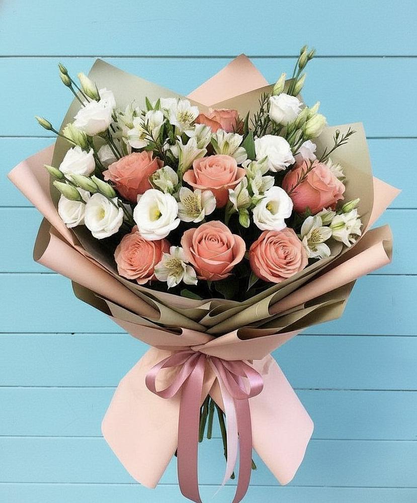 Букет цветов из: Розы, Альстромерии и Лизиантусы в Рефтинском