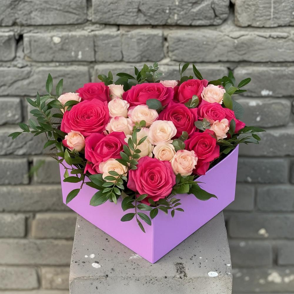 Цветочная композиция из Розы в коробке в Рефтинском