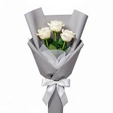 Букет 3 белые розы в Рефтинском