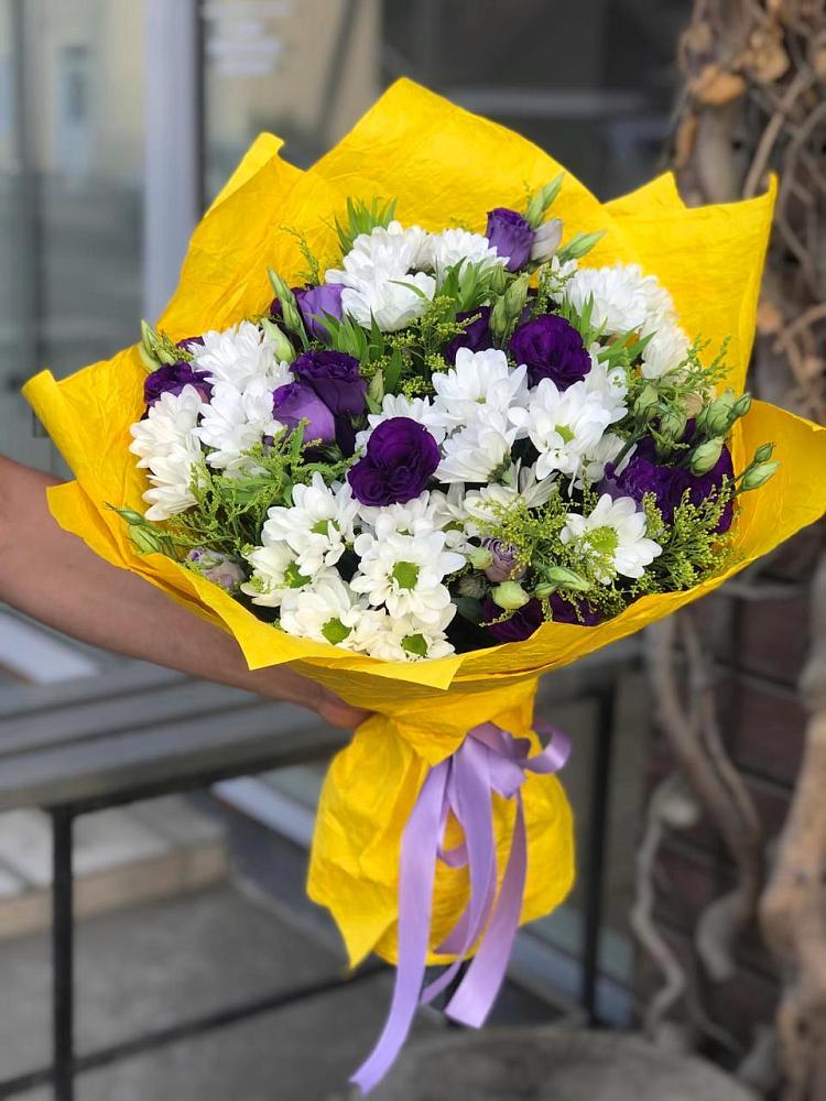 Букет цветов из: Ирисы, Хризантемы и Ромашки в Рефтинском