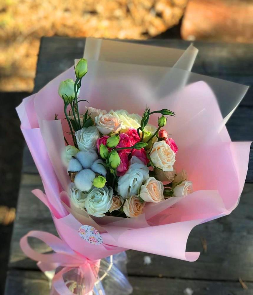 Букет цветов из: Розы и Лизиантусы в Рефтинском