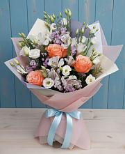 Букет цветов из:  Лизиантусы, Розы, Альстромерии и Гипсофила в Рефтинском