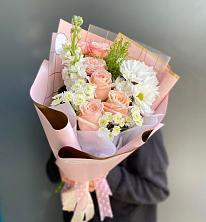 Букет цветов из:  Хризантемы и Розы в Рефтинском