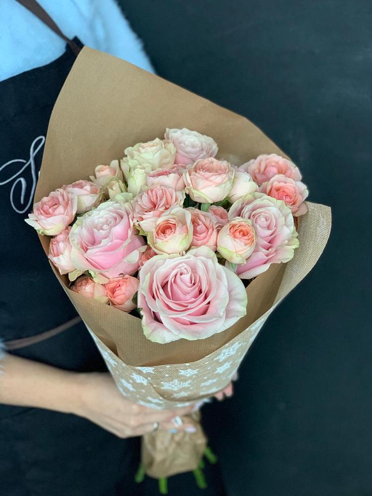 Букет цветов из: Хризантемы и Розы в Рефтинском