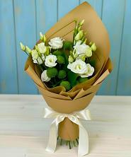 Букет цветов из:  Хризантемы и Лизиантусы в Рефтинском