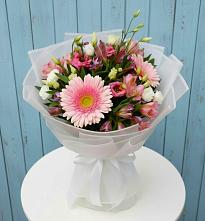 Букет цветов из:  Герберы, Альстромерии и Лизиантусы в Рефтинском