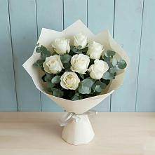 Букет Белые розы в Эвкалипте в Рефтинском