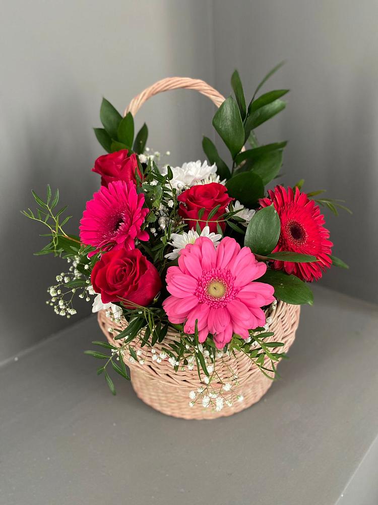 Цветочная композиция из Розы, Хризантемы и Герберы в корзине в Рефтинском