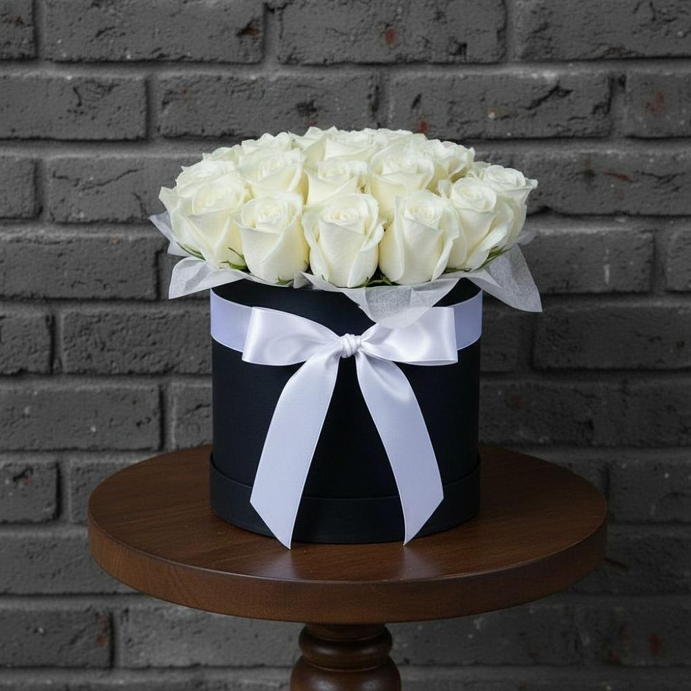 Цветочная композиция из Розы в шляпной коробке в Рефтинском