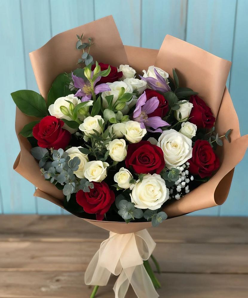 Букет цветов из: Розы и Альстромерии в Рефтинском