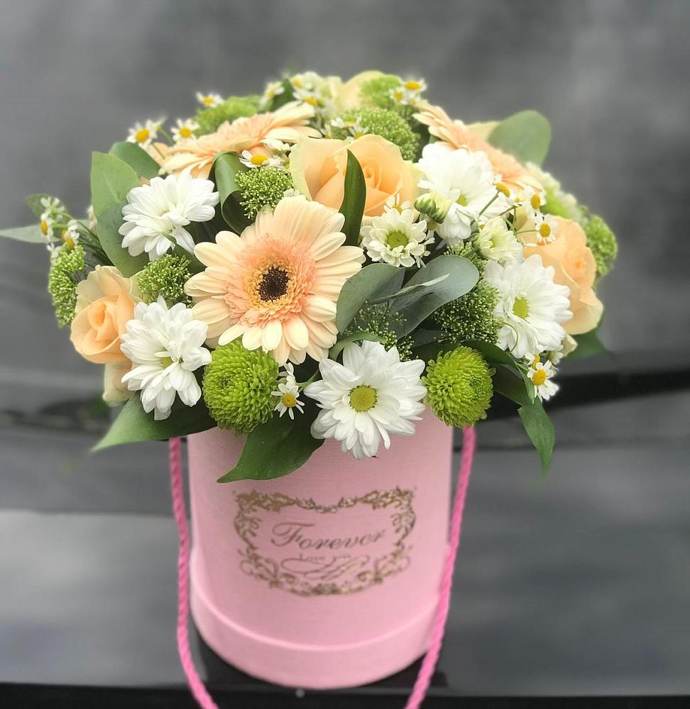 Цветочная композиция из Розы, Герберы и Хризантемы в шляпной коробке в Рефтинском