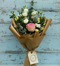 Букет цветов из:  Розы и Лизиантусы в Рефтинском