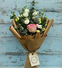 Букет цветов из:  Розы и Лизиантусы в Рефтинском