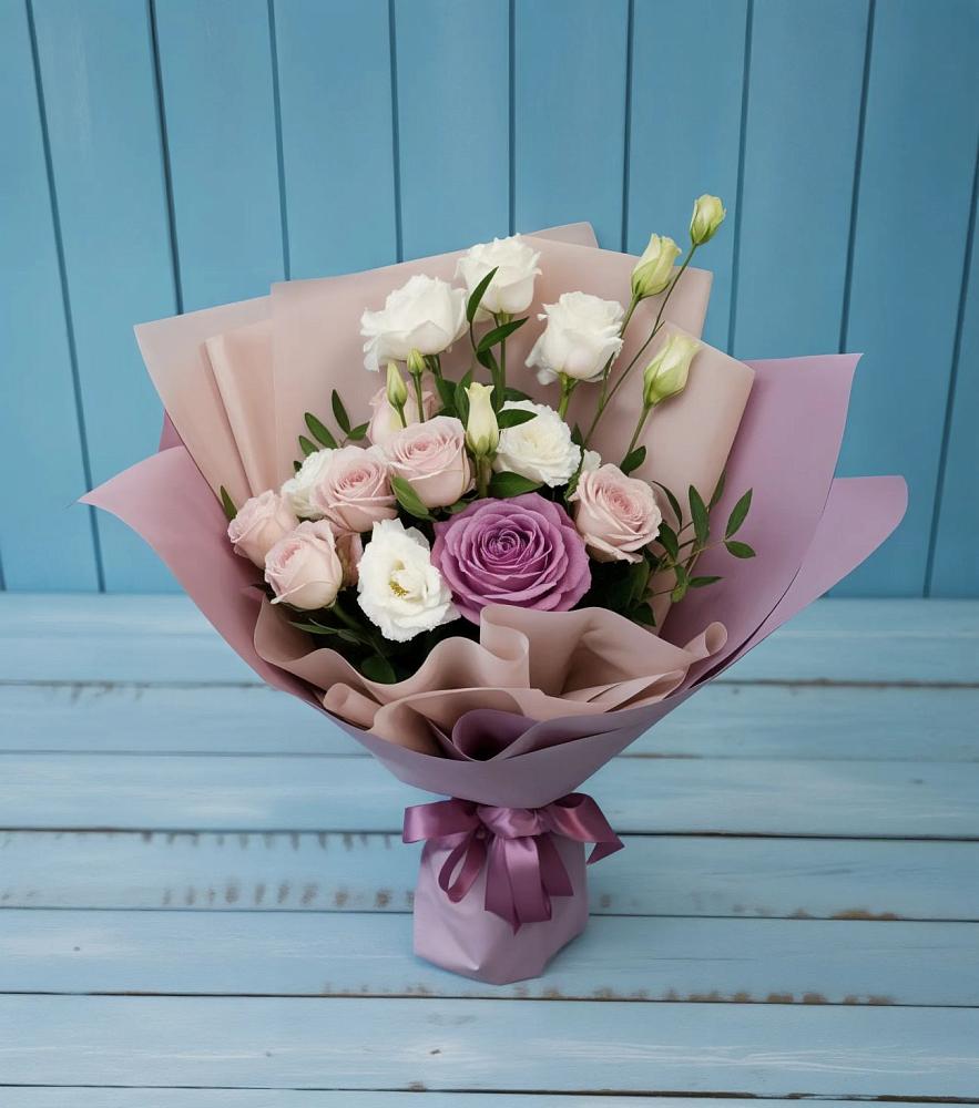 Букет цветов из: Розы и Лизиантусы в Рефтинском