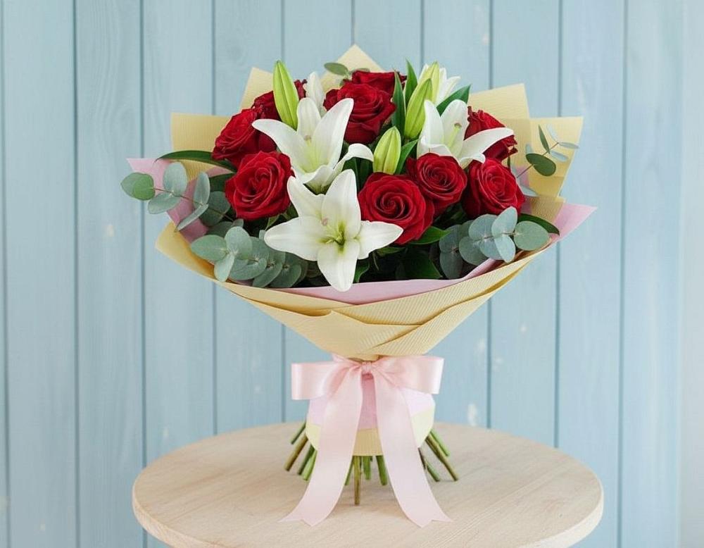 Букет цветов из: Лилии и Розы в Рефтинском